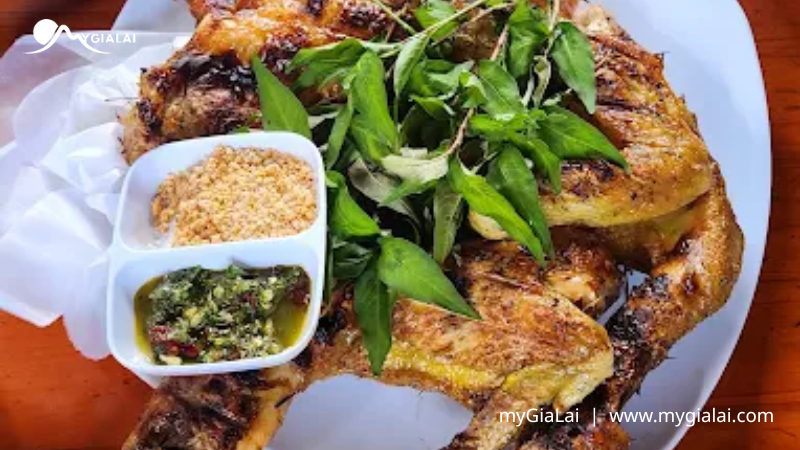 Gà nướng cơm lam Gia Lai