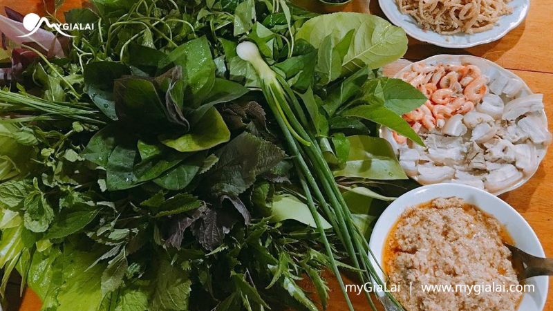 Gỏi lá rừng Gia Lai