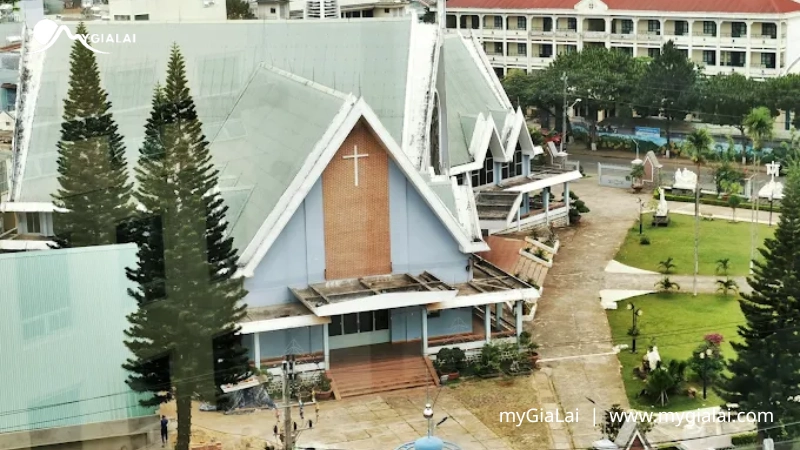 Khám Phá Nhà Thờ Gỗ Pleiku (Nhà Thờ Thăng Thiên)