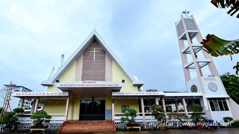 Khám Phá Nhà Thờ Gỗ Pleiku (Nhà Thờ Thăng Thiên)