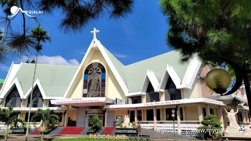 Khám Phá Nhà Thờ Gỗ Pleiku (Nhà Thờ Thăng Thiên)