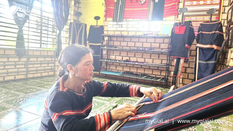 Thổ cẩm Gia Lai: Vẻ đẹp di sản và nghệ thuật dệt thủ công