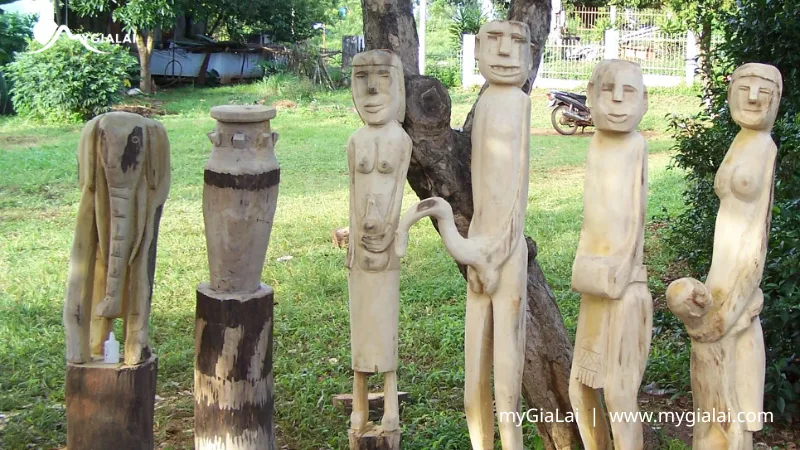 Tượng Nhà Mồ Tây Nguyên: Ý Nghĩa Và Nghệ Thuật Điêu Khắc